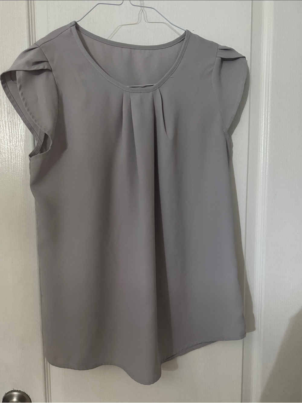 Women’s Light Gray Sleeveless Pleated Blouse